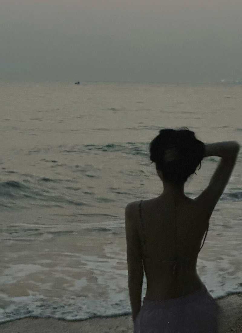 anh-di-bien-chup-sau-lung-_7__53c24b622da6419dbb6c5d73e8287858 ảnh đi biển chụp sau lưng