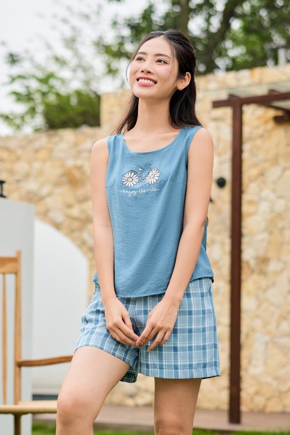 Xanh nước biển hợp với màu gì?