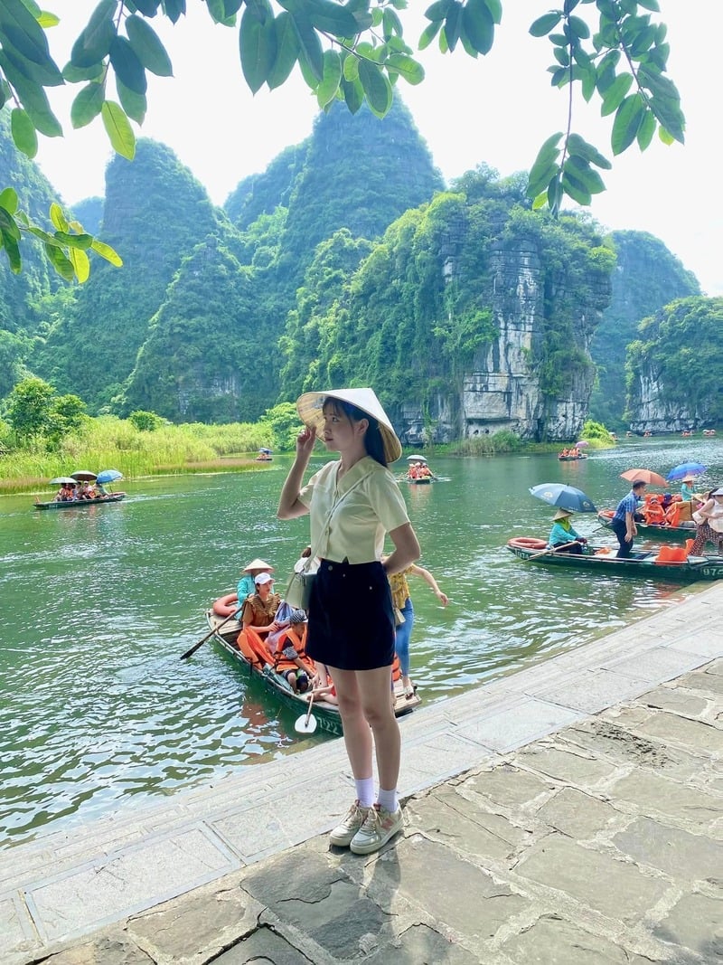 Chân váy chữ A phối croptop