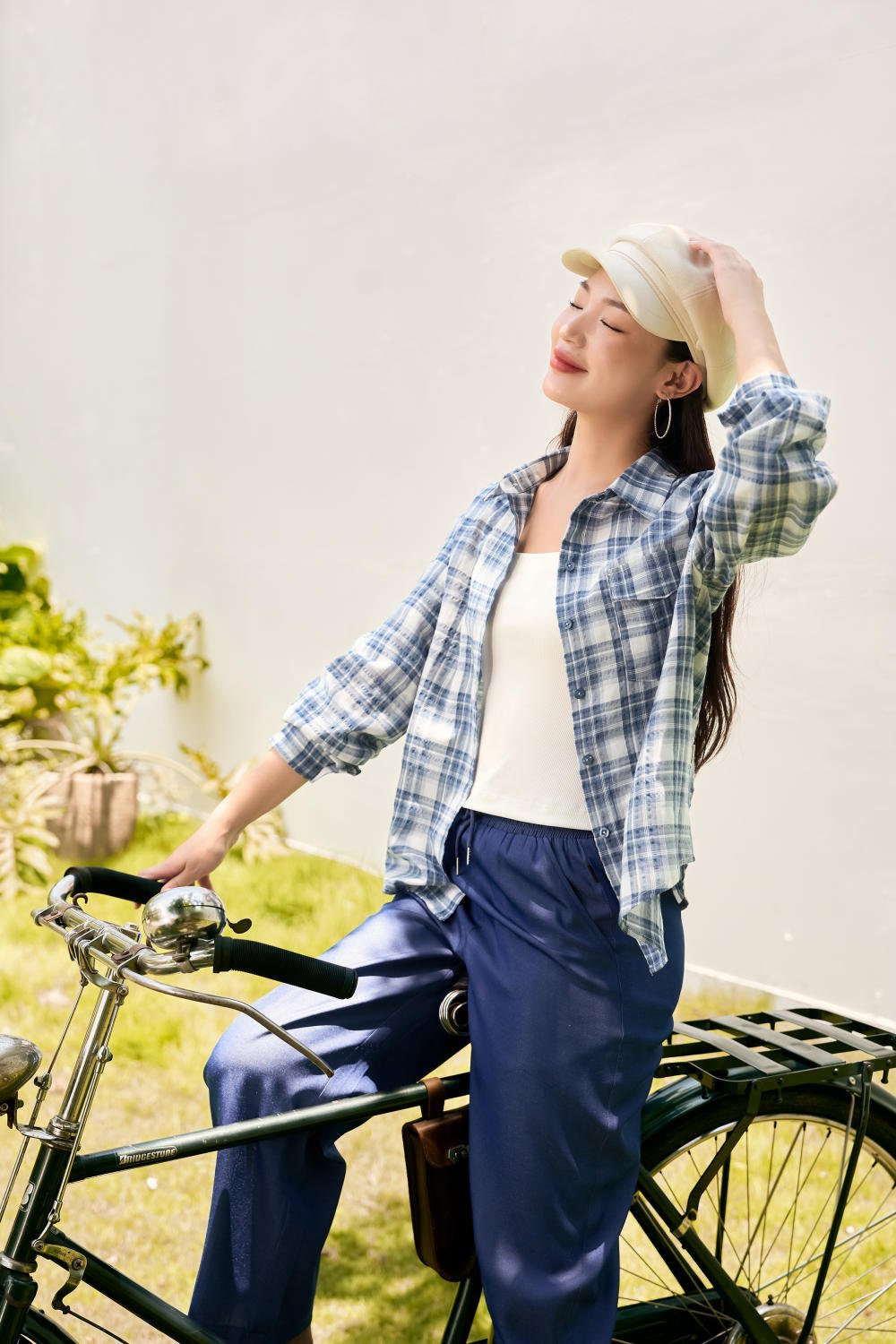 phối áo sơ mi với quần ống rộng