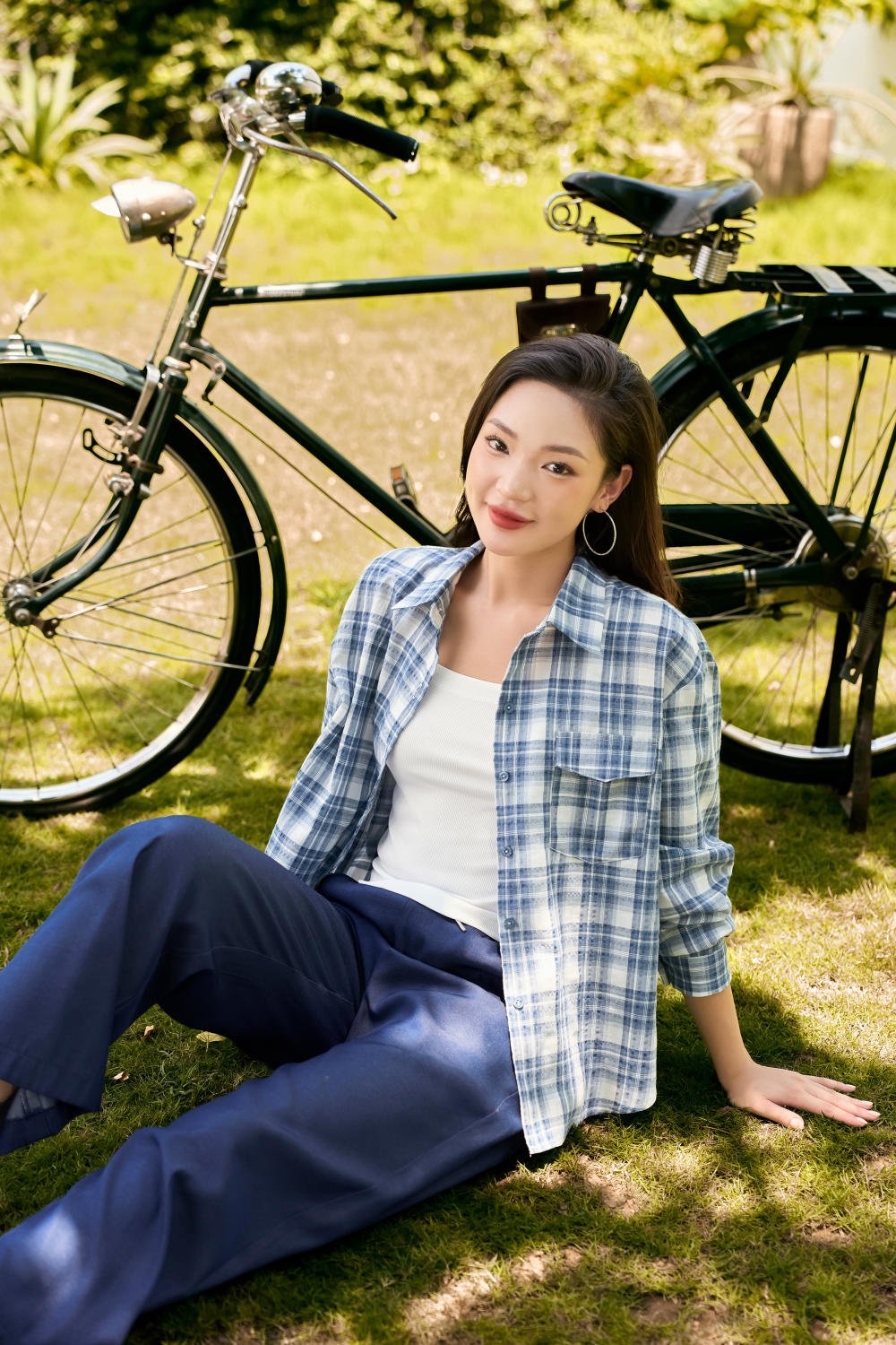 phối áo sơ mi với quần ống rộng