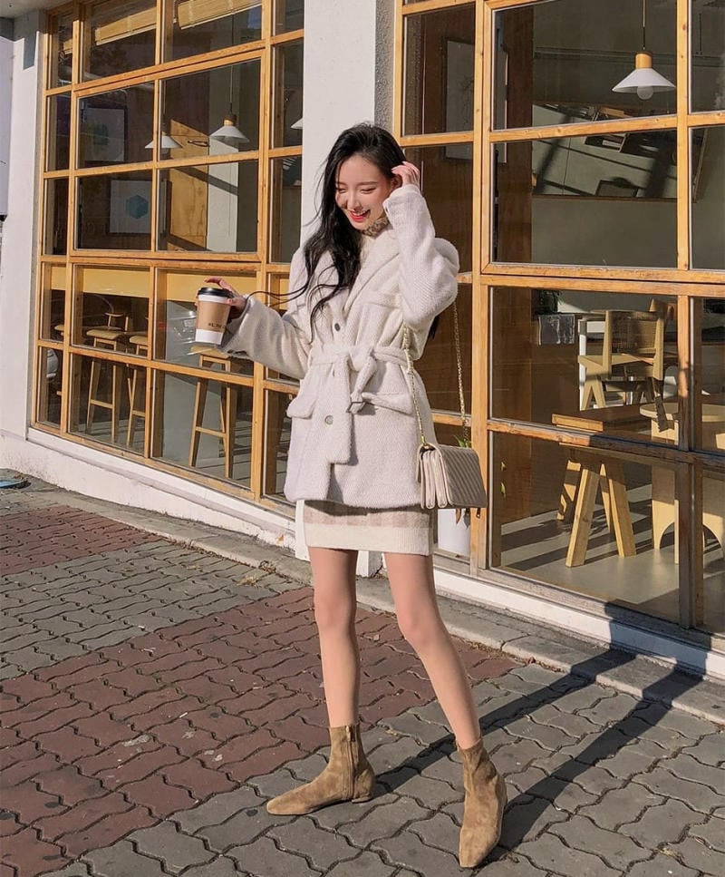 da-tweed-phoi-voi-chan-vay-chu-aa-jpg_822a8b4e7eb44d51944a9f4c6bea3b15 cách phối đồ với áo dạ tweed