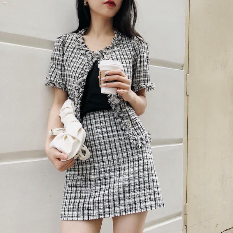 da-tweed-phoi-voi-chan-vay-om-jpg_7251a6a861144530a1ca3ef992753437 cách phối đồ với áo dạ tweed