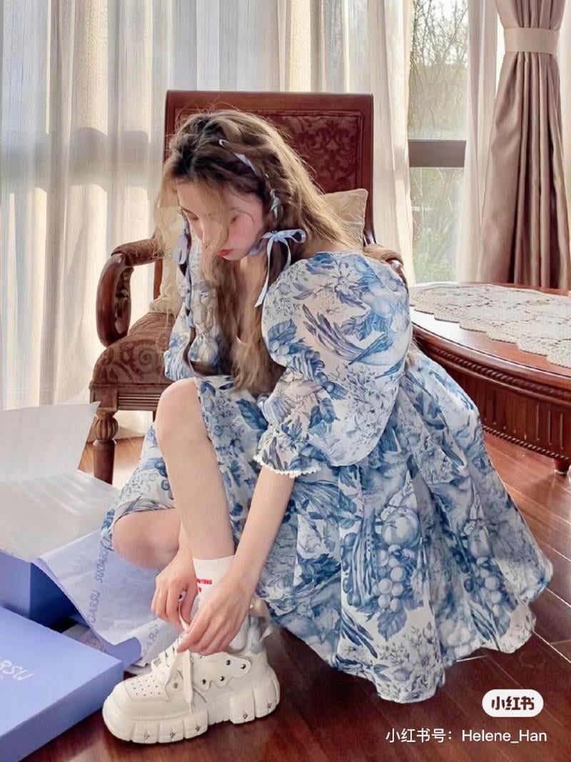 Váy công chúa đi giày thể thao Váy công chúa đi giày thể thao