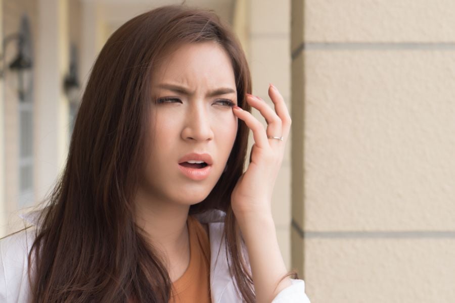 di-ung-vung-da-quanh-mat-alex-2_3434f067047849fabfdabada40e96849 Nguyên nhân gây dị ứng vùng da quanh mắt