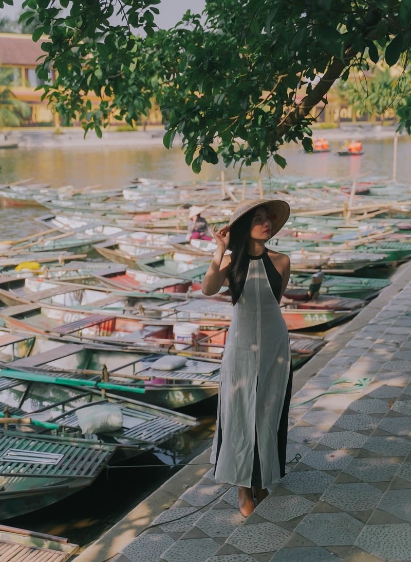 Áo dài cách tân cổ yếm