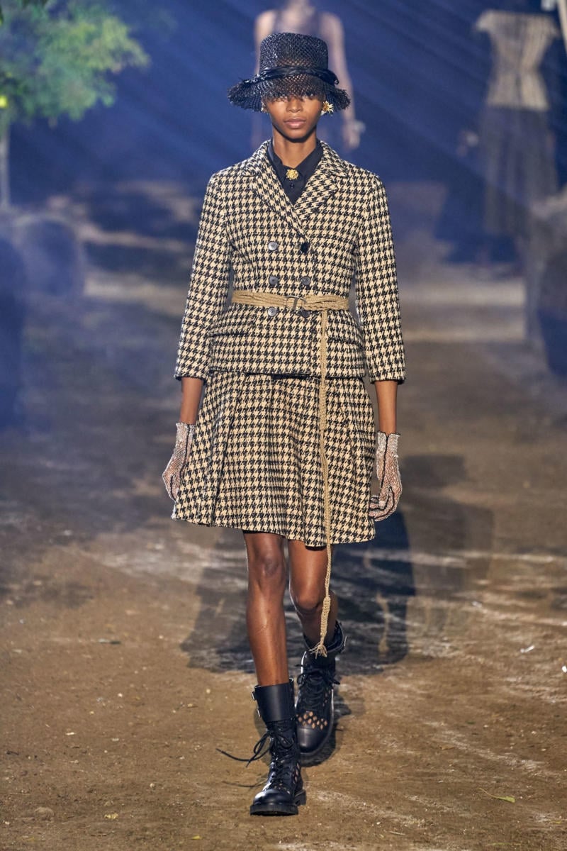 Họa tiết nanh sói