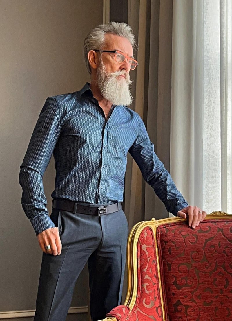 Tóc ngắn cổ điển cho nam 70 tuổi