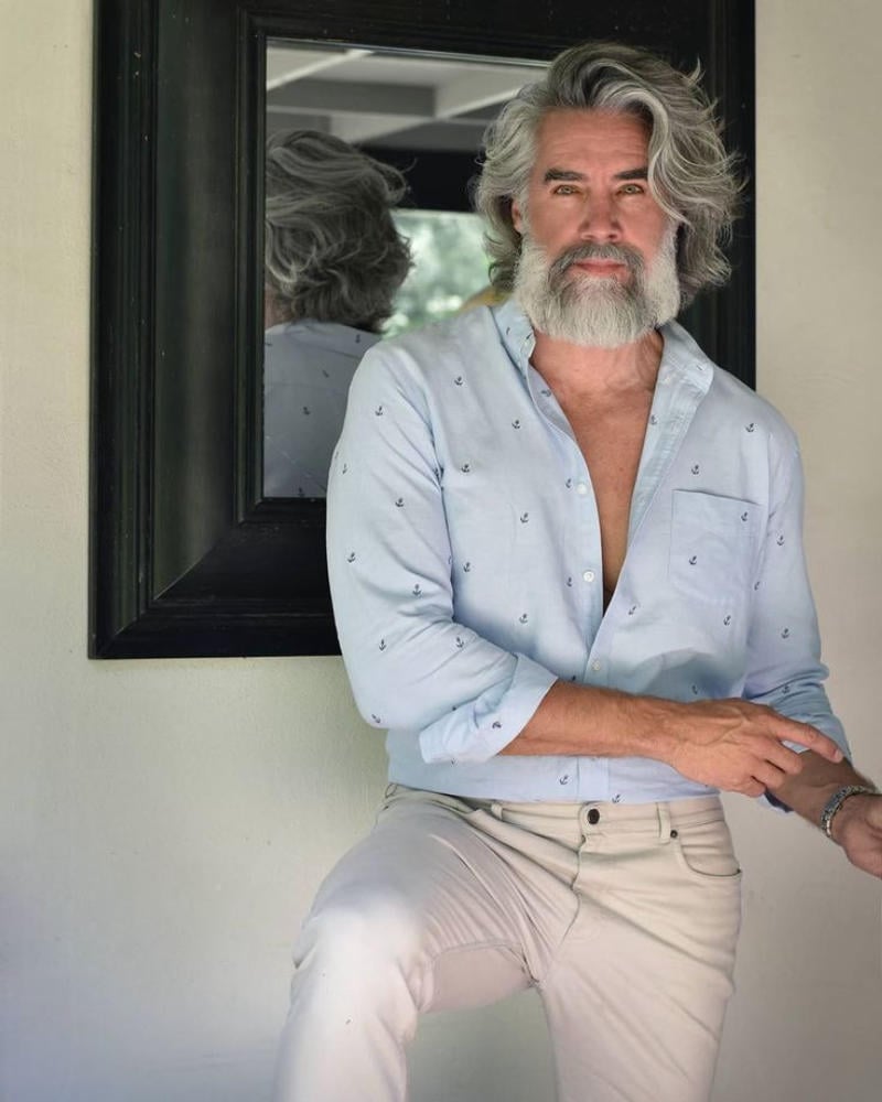 Tóc dài buộc cho nam 70 tuổi