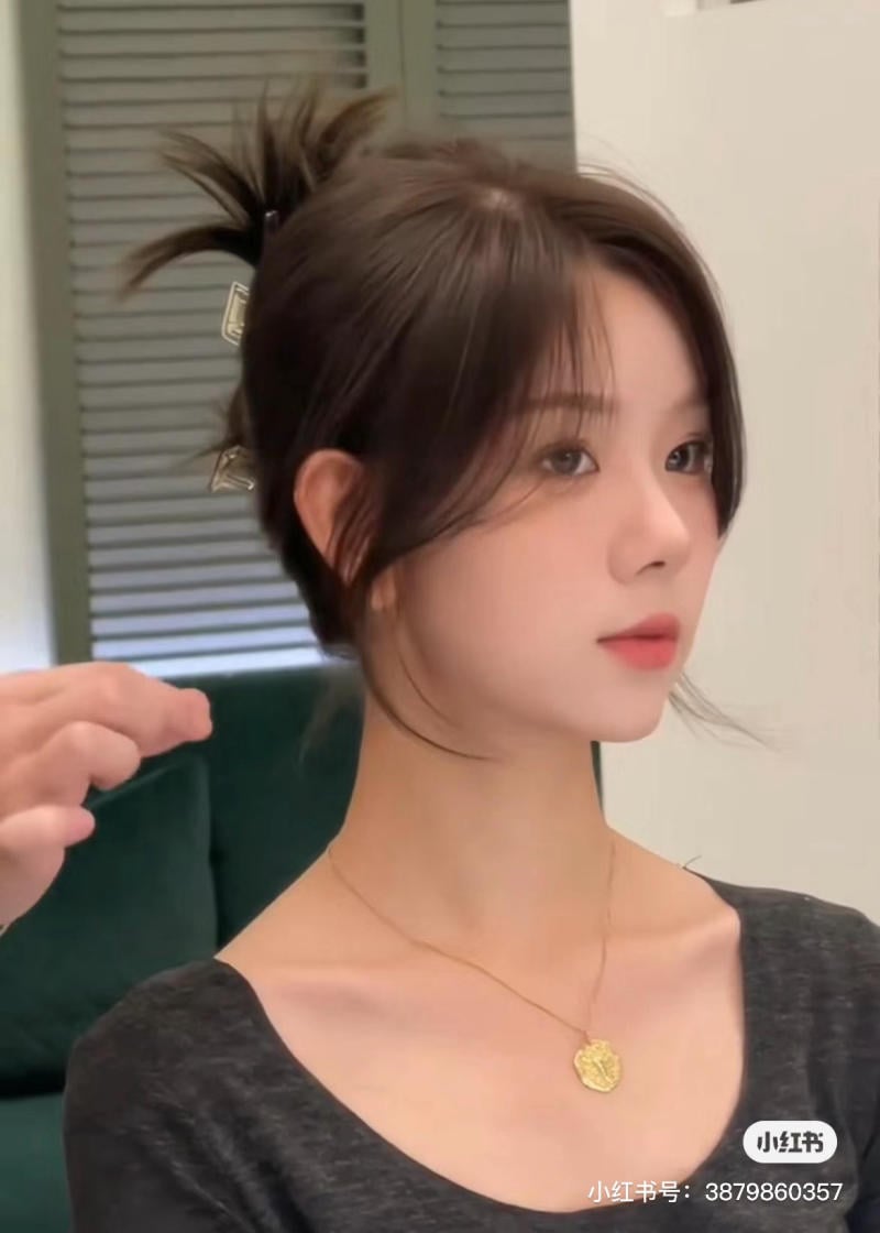 kieu-toc-mai-bay-buoc-cao__13__06c535170d884e13a94bef830f5f270a Tóc mái bay buộc cao