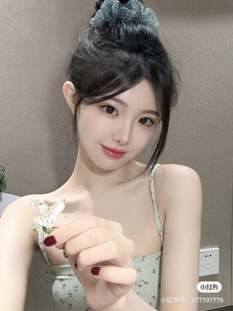 kieu-toc-mai-bay-buoc-cao__16__a278f9f96527492484ba2b8f9f63ed3d Tóc mái bay buộc cao