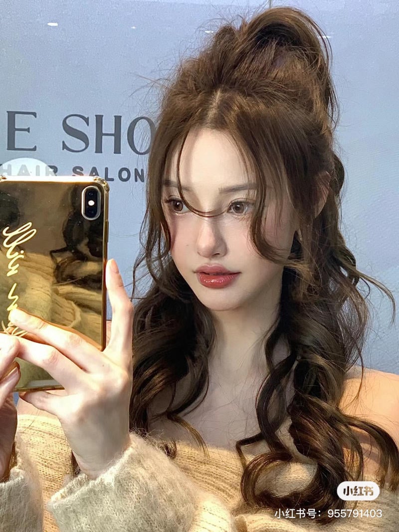 kieu-toc-mai-bay-buoc-cao__32__672c3582d8d5472c92a4557aec68d23a Tóc mái bay buộc cao