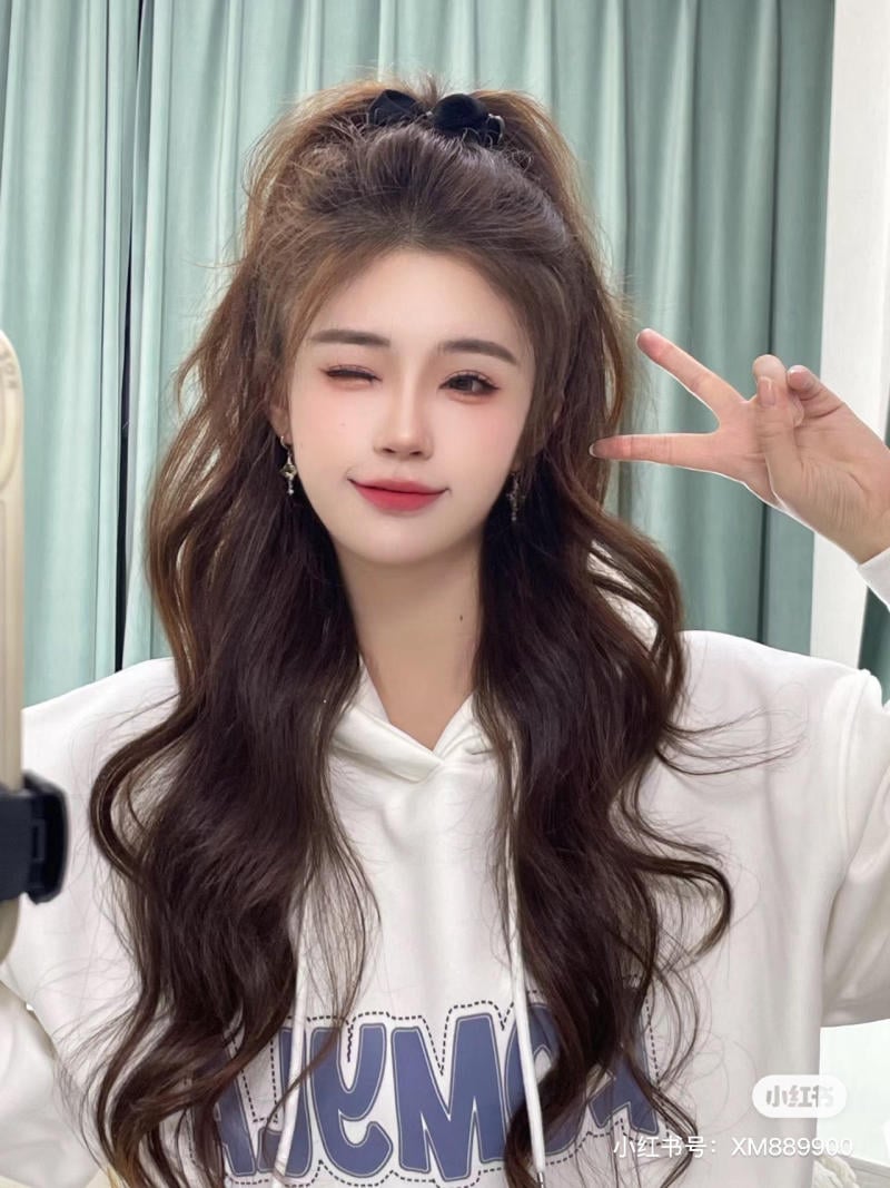 kieu-toc-mai-bay-buoc-cao__37__3d3a8f35761d4682b7884e4712d113a8 Tóc mái bay buộc cao