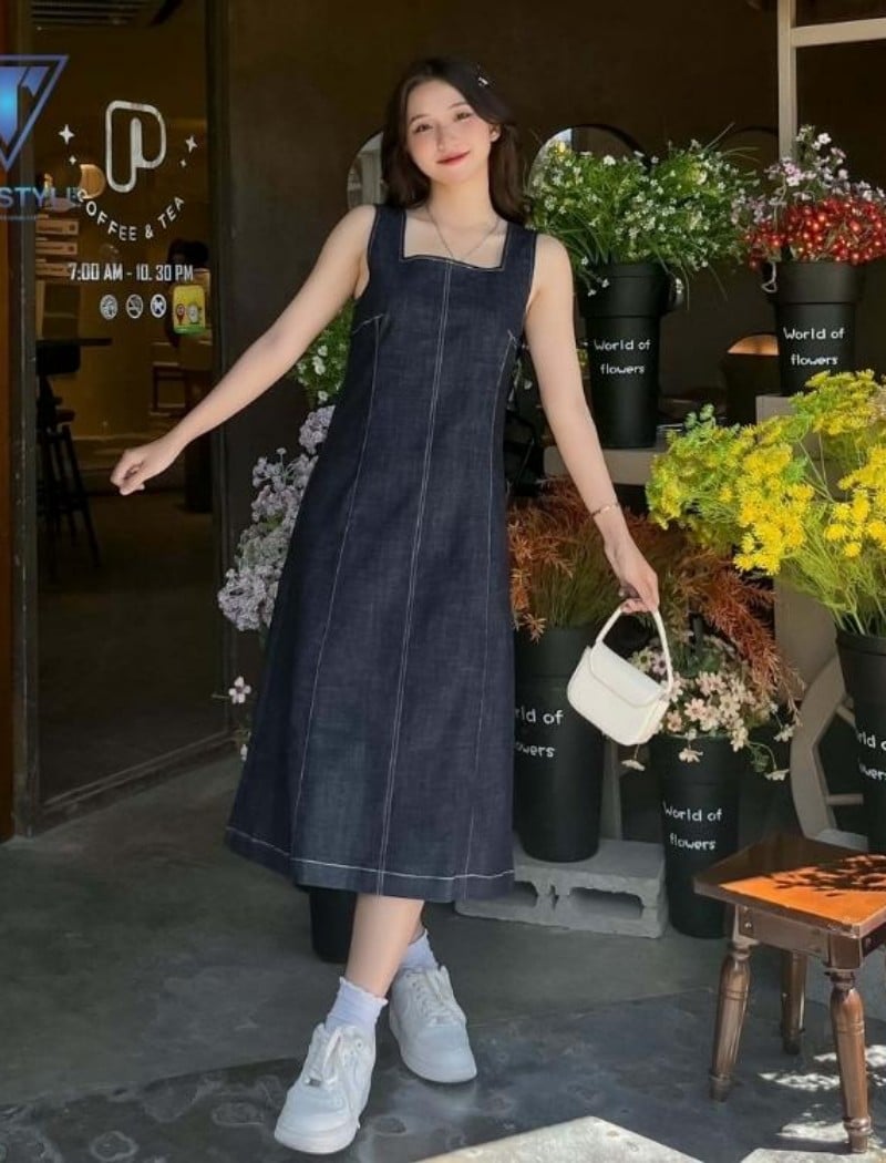 Váy yếm đi giày thể thao Váy yếm đi giày thể thao