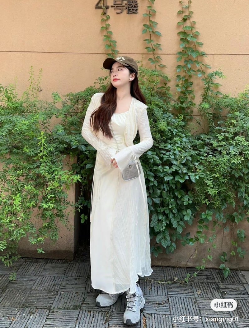 Váy maxi đi giày thể thao Váy maxi đi giày thể thao