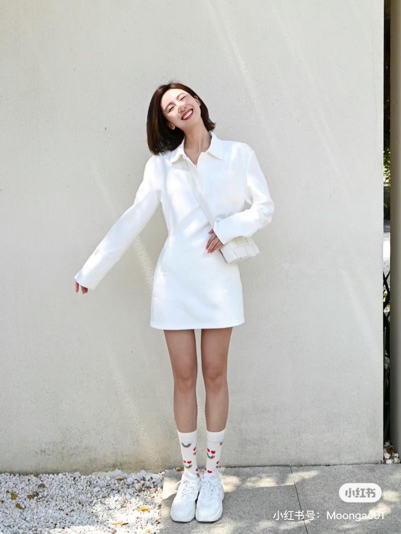 Váy ngắn đi giày thể thao Váy ngắn đi giày thể thao