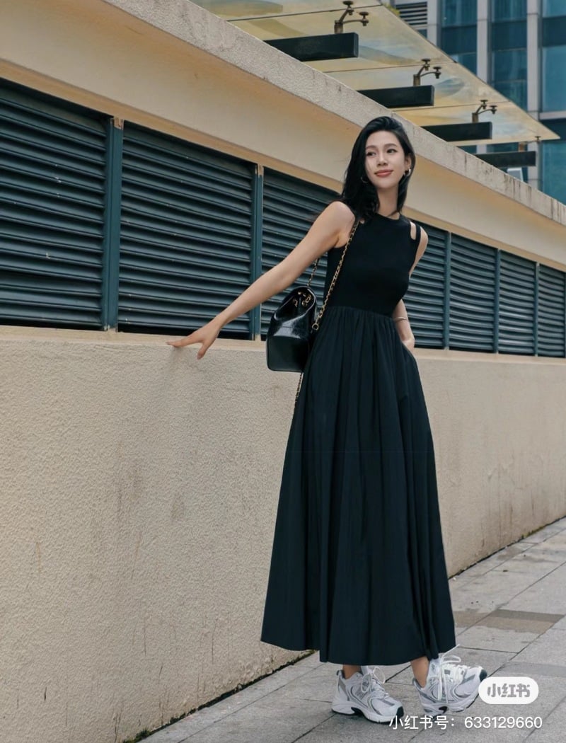 Váy hai dây đi giày thể thao Váy hai dây đi giày thể thao