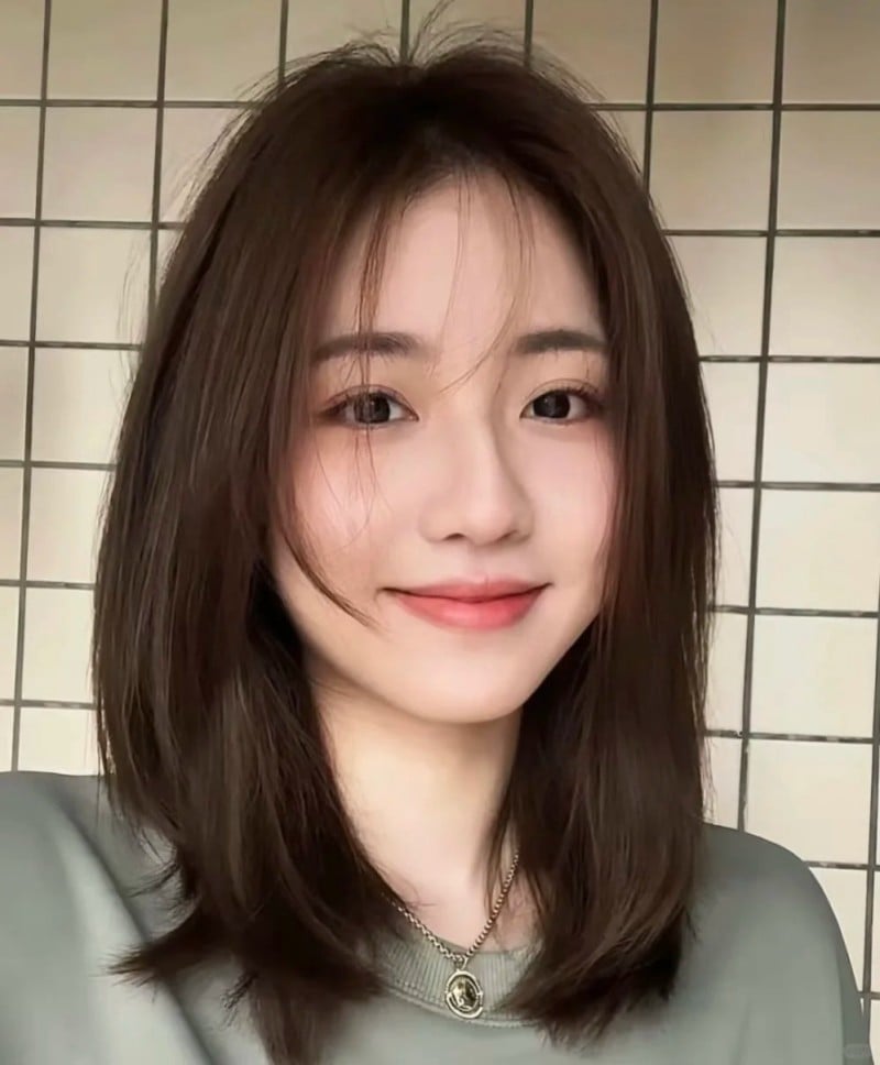 mat-tron-de-toc-gi-cardina-11-jpg_82e6deda519348c28b0f7e14e7661fa1 mặt tròn để tóc gì