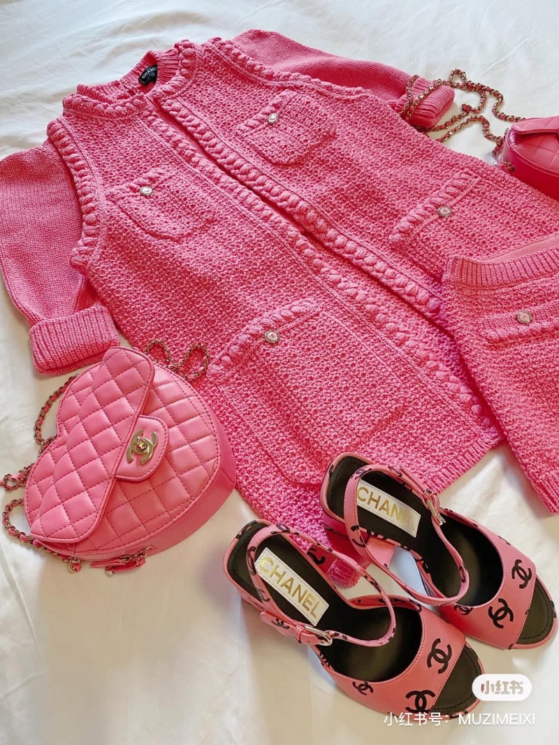 mau-hong-canh-sen-mac-voi-mau-gi__12_-jpg_27f09f2603784d54a188198a53095d2e Màu hồng cánh sen