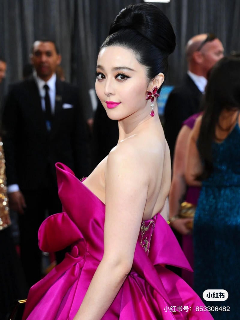 mau-hong-canh-sen-mac-voi-mau-gi__13_-jpg_aa2eeaba1c93413cb8fe331147501b3d Màu hồng cánh sen