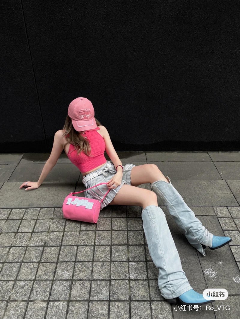 mau-hong-canh-sen-mac-voi-mau-gi__21_-jpg_387293a0de8b4effa58167902959a379 Màu hồng cánh sen