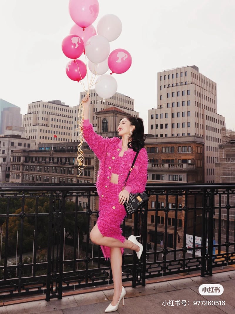 mau-hong-canh-sen-mac-voi-mau-gi__23_-jpg_ece4f6a95857428fa5732e55d6cee49f hồng cánh sen