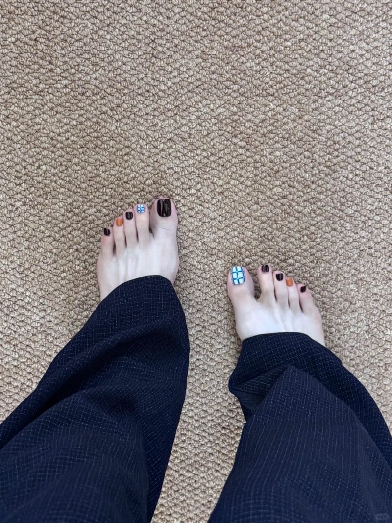 mẫu móng chân đẹp họa tiết hình học