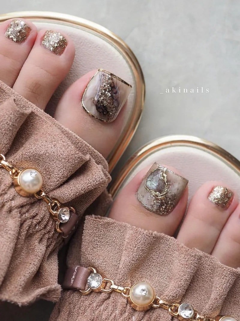 mẫu móng chân đẹp vân đá thạch anh