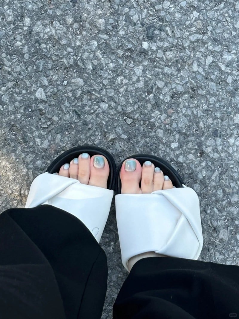 mẫu móng chân đẹp ombre hồng tím