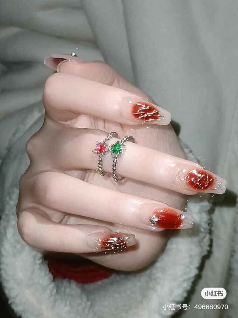 mau-nail-don-tet__6__7683f1d4cc0143119856c60d985a04a6 nail tết đỏ sang chảnh