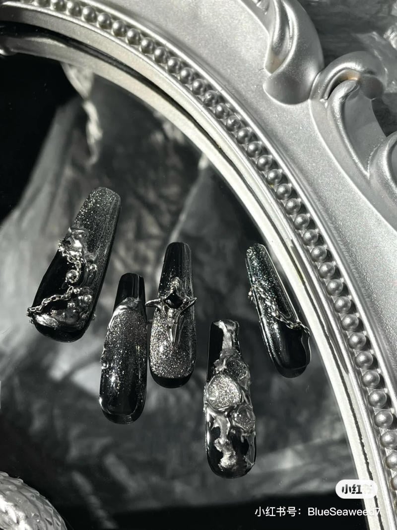 mau-nail-mat-meo-dep-2023__35__fff5eefb7fab494fa576d613a27a326e Nail mắt mèo màu đen