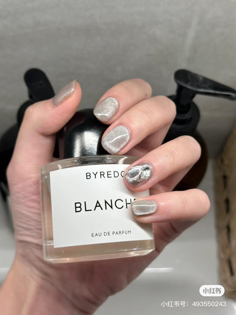 mau-nail-mat-meo-dep-2023__45__d0e7595a7b794e86a0d17e3bc82a95bf Nail mắt mèo màu xám