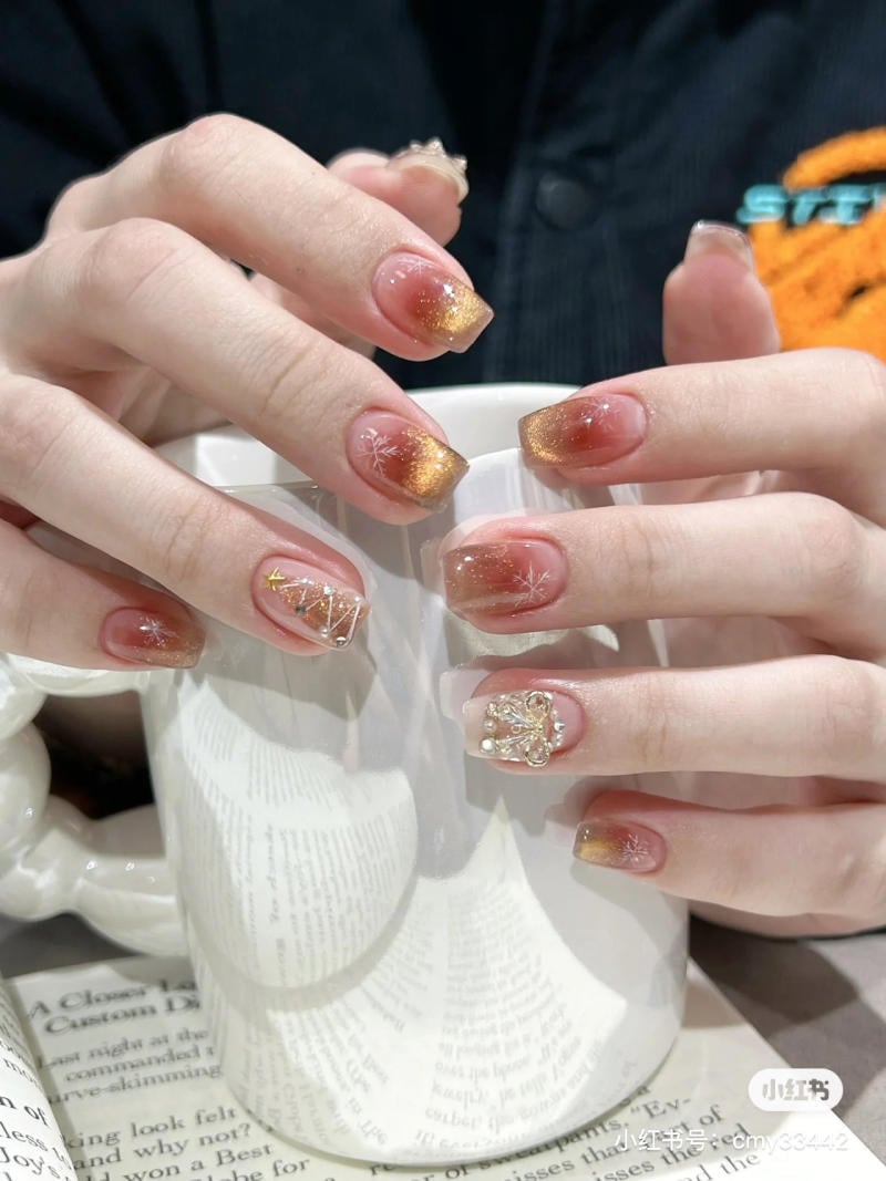 mau-nail-mat-meo-dep-2023__74__6c176ffa96134f76ba6c99e9486b22cb Nail mắt mèo Noel