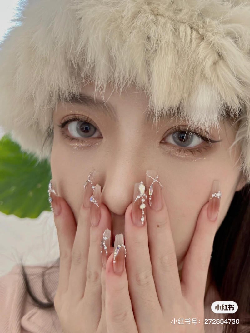 mau-nail-nhe-nhang-cardina__15__b17b6e5b858f419fbe8fc24483612a31 Mẫu nail đẹp nhẹ nhàng cho cô dâu