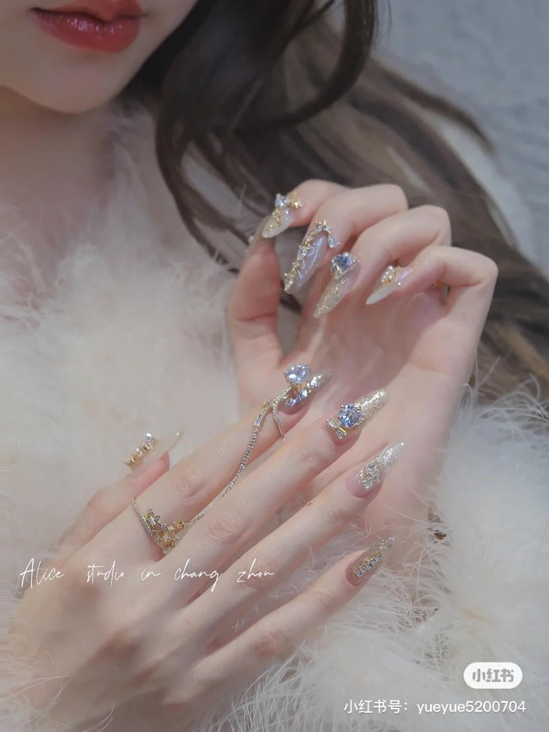 mau-nail-nhe-nhang-cardina__170__6c992105554a4fc9845fc22750f4e70a Mẫu nail nhẹ nhàng cho móng tay dài