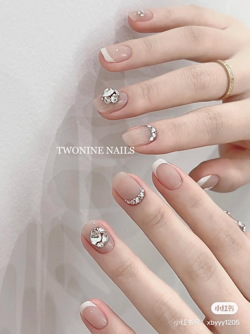 mau-nail-nhe-nhang-cardina__45__314f83b0473a472cad9da699f4c9a2e6 Mẫu nail đính đá nhẹ nhàng