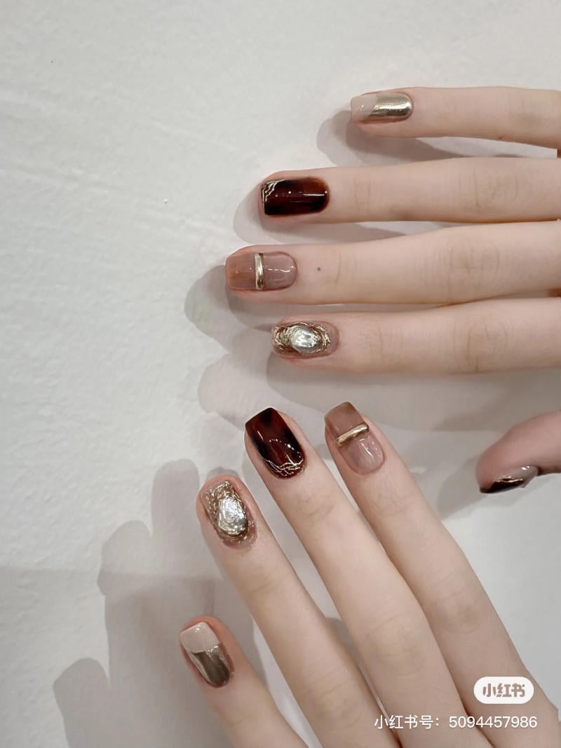 mau-nail-nhe-nhang-cardina__5__67bb8627029d4c599498f896f876bc79 Mẫu nail đẹp nhẹ nhàng cho Tết