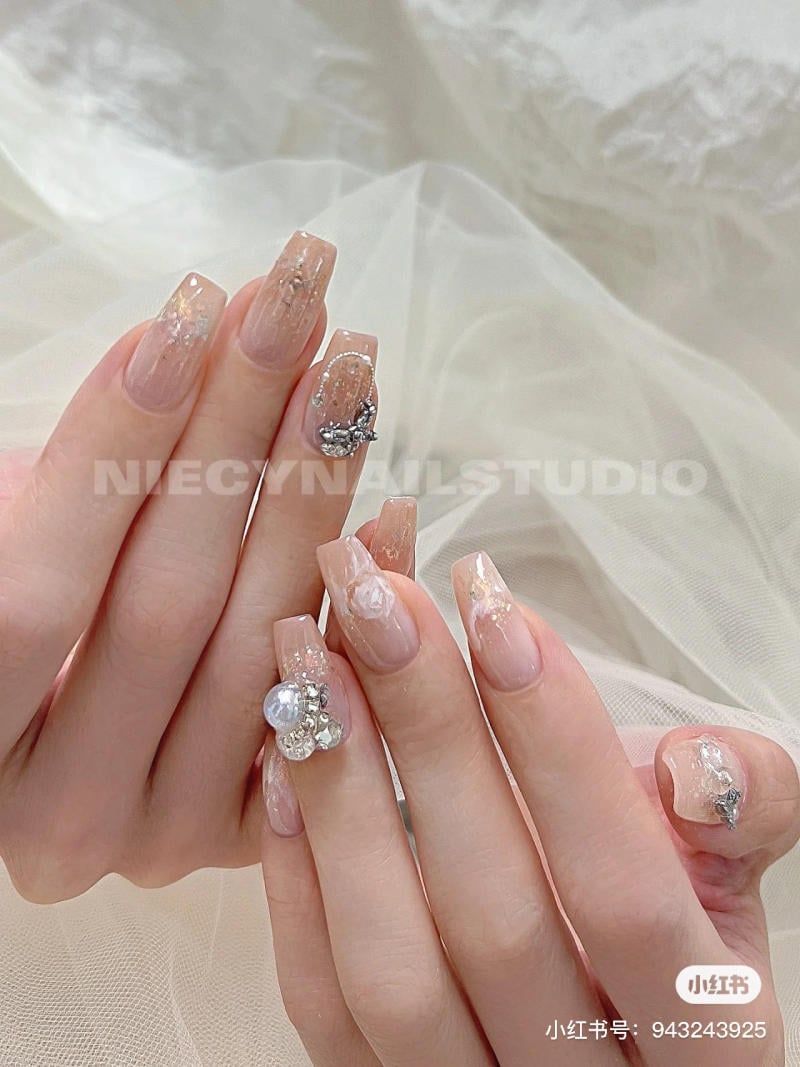 mau-nail-nhe-nhang-cardina__90__5799bf088532456db7936fb6647807a7 Mẫu nail đính đá nhẹ nhàng