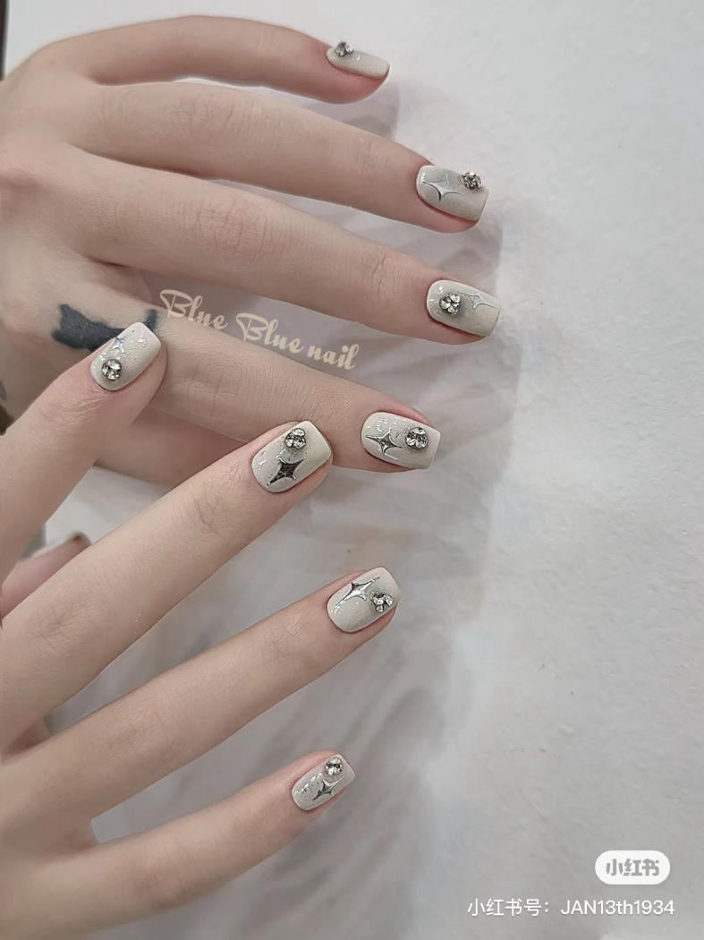 mẫu nail trắng