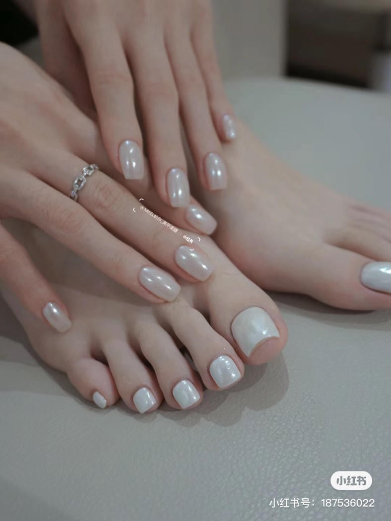 mẫu nail trắng sang chảnh