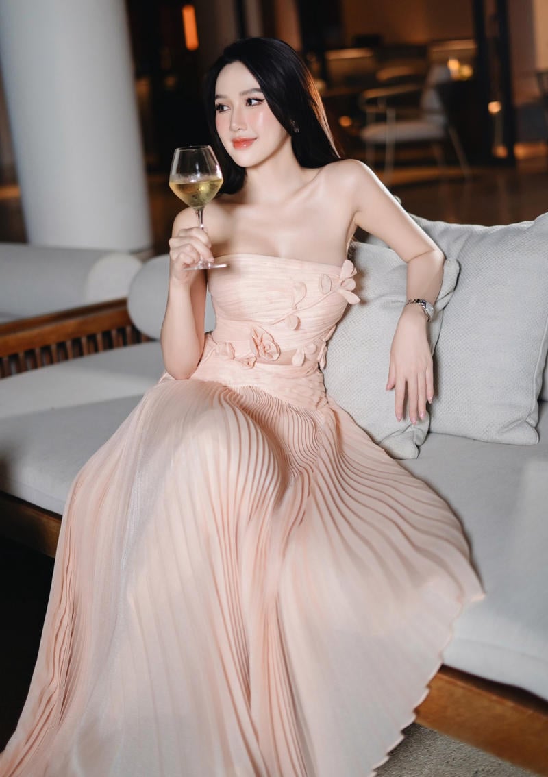 mau-nude-phoi-voi-mau-gi__9__e79f55aa9c124cc889671e574b9834c0 màu nude