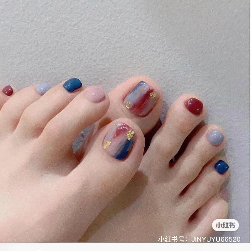 Mẫu móng chân sơn trơn phối màu