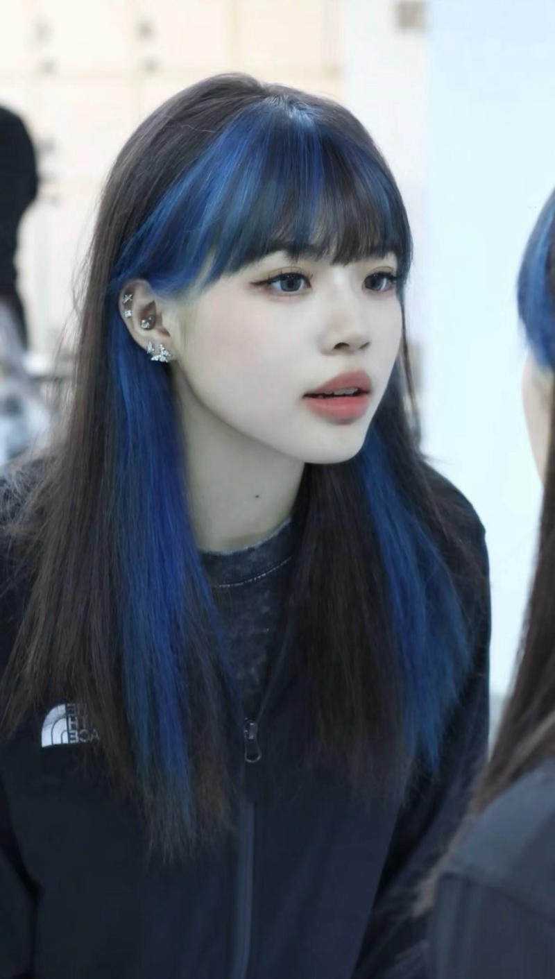 mau-xanh-den-phai-ra-mau-gi__5__785e8afba2494d69b10d5918638090b4 Nhuộm highlight xanh đen