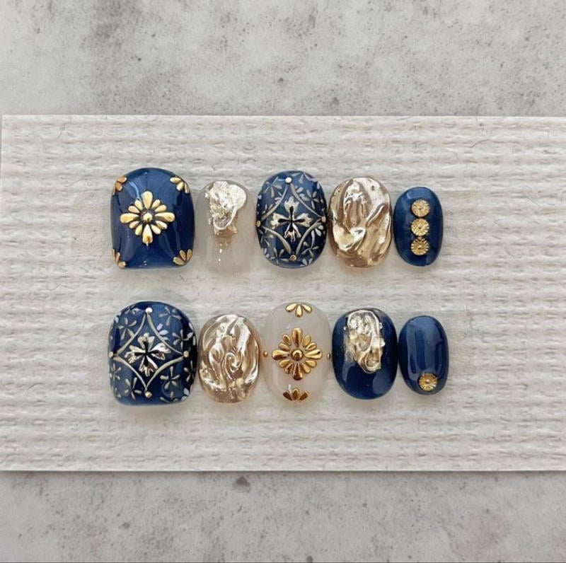 Mẫu móng chân đẹp cho da trắng màu vàng