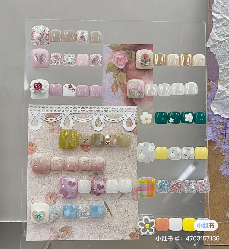Bảng màu móng chân đa dạng