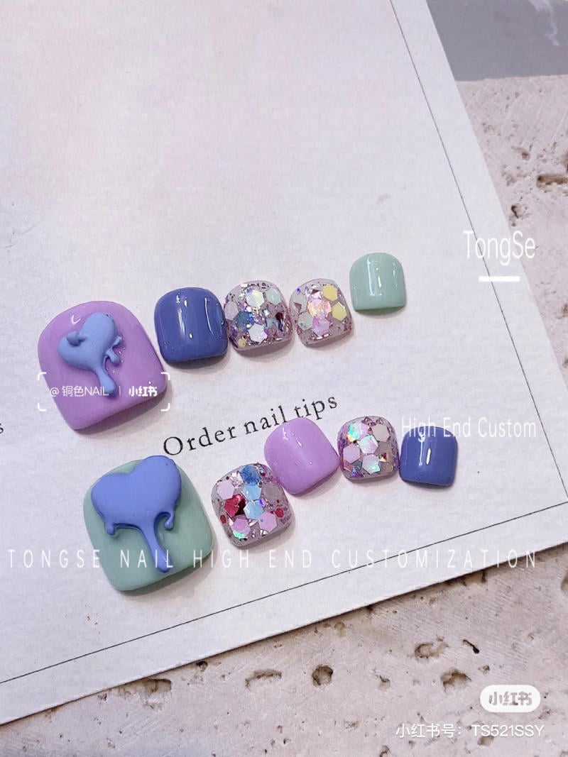 Mẫu móng chân đẹp cho da trắng màu cam