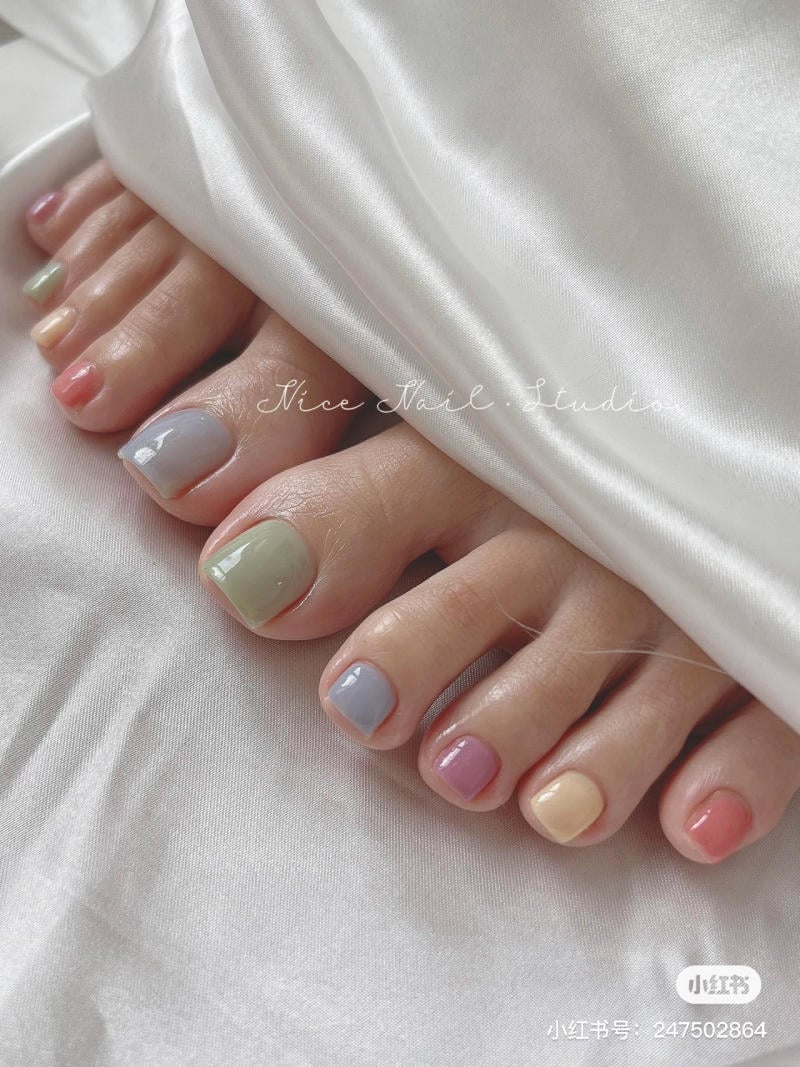 Mẫu móng chân đẹp sơn trơn màu pastel