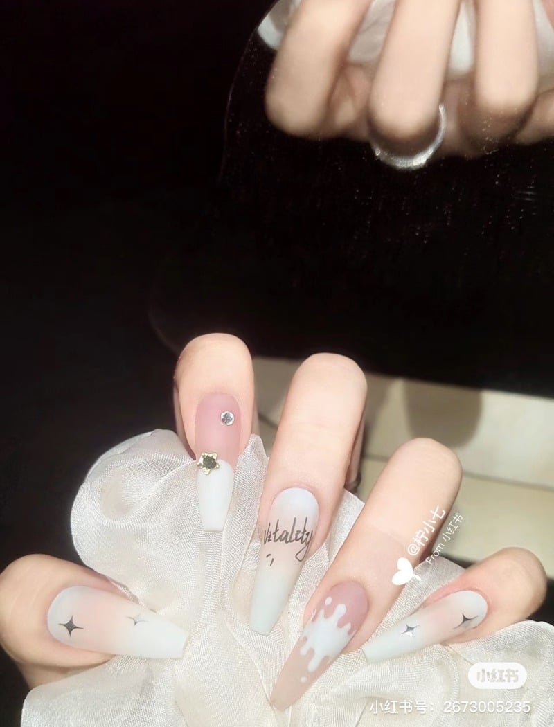 mẫu nail trắng