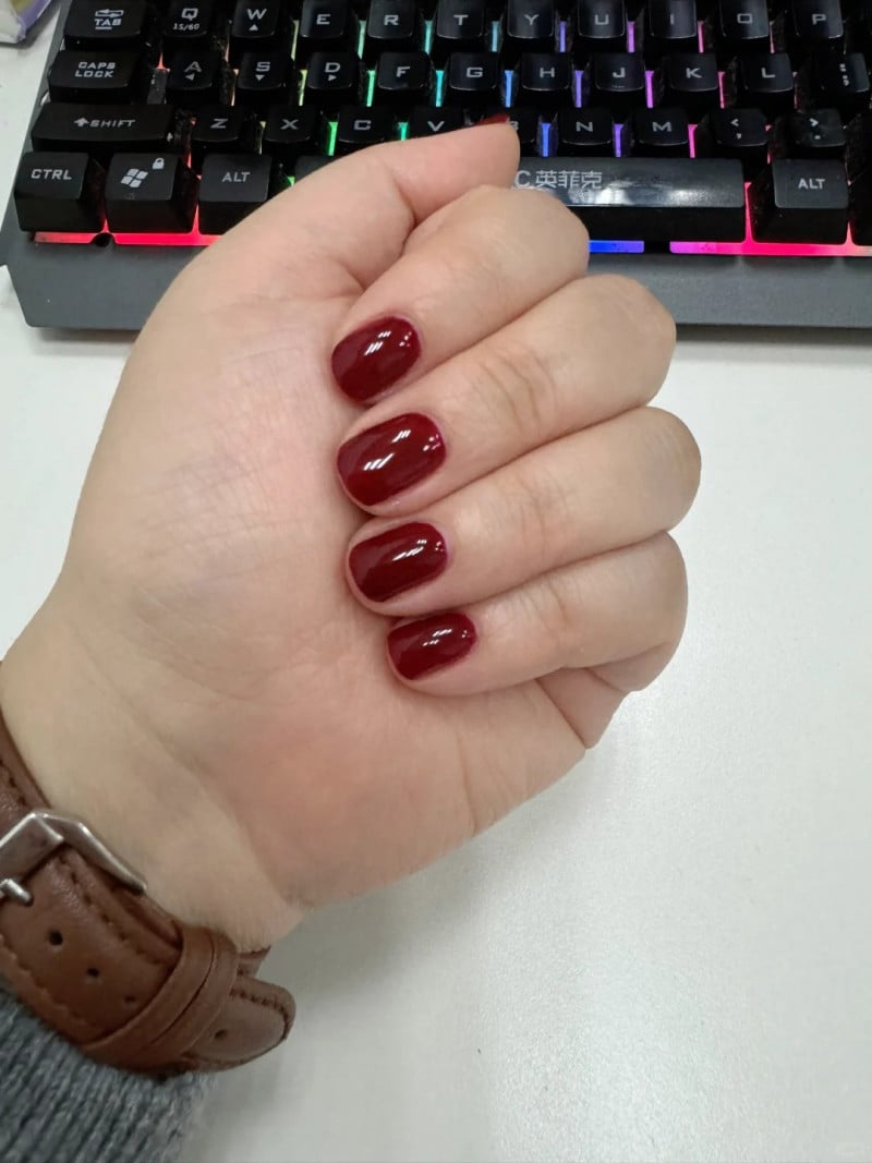 Mẫu nail màu đỏ đô sơn gel trơn nail màu đỏ đô sơn gel trơn