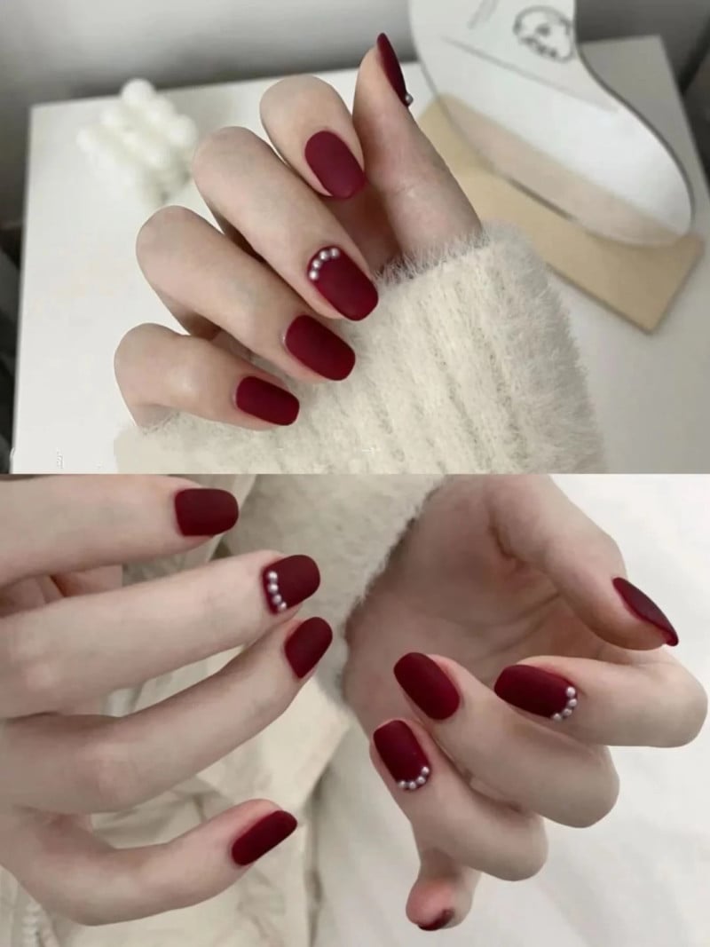 Mẫu nail đỏ đô đính đá nhỏ đơn giản nail đỏ đô đính đá nhỏ